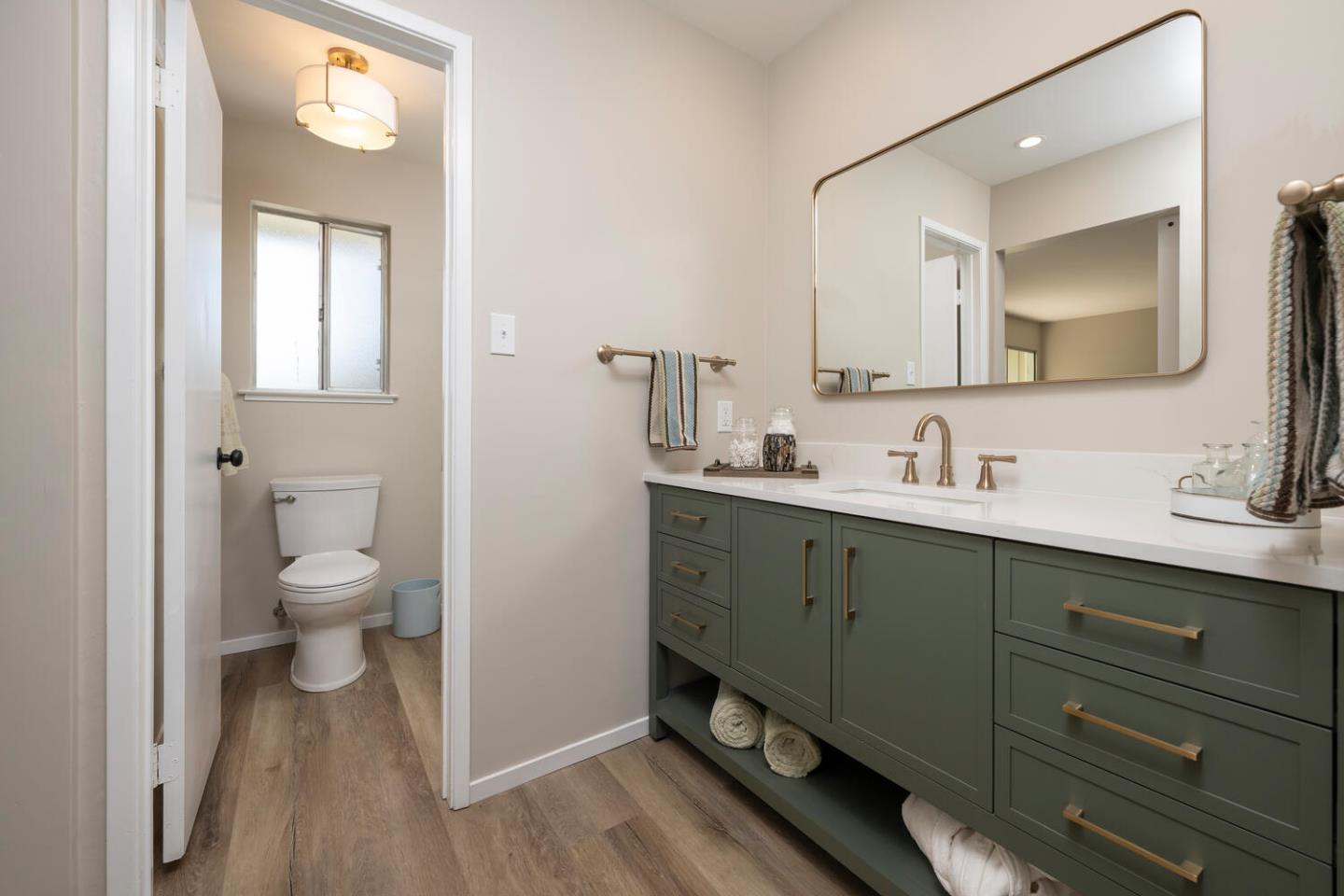 Detail Gallery Image 16 of 26 For 11 Lyonridge Ln, San Mateo,  CA 94402 - 3 Beds | 2/1 Baths