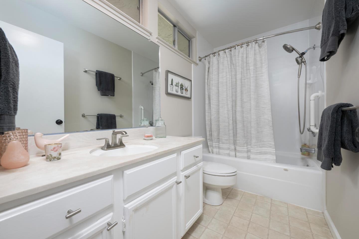 Detail Gallery Image 21 of 26 For 11 Lyonridge Ln, San Mateo,  CA 94402 - 3 Beds | 2/1 Baths