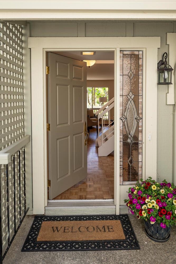 Detail Gallery Image 3 of 26 For 11 Lyonridge Ln, San Mateo,  CA 94402 - 3 Beds | 2/1 Baths