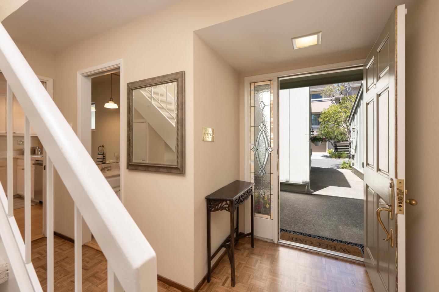 Detail Gallery Image 4 of 26 For 11 Lyonridge Ln, San Mateo,  CA 94402 - 3 Beds | 2/1 Baths