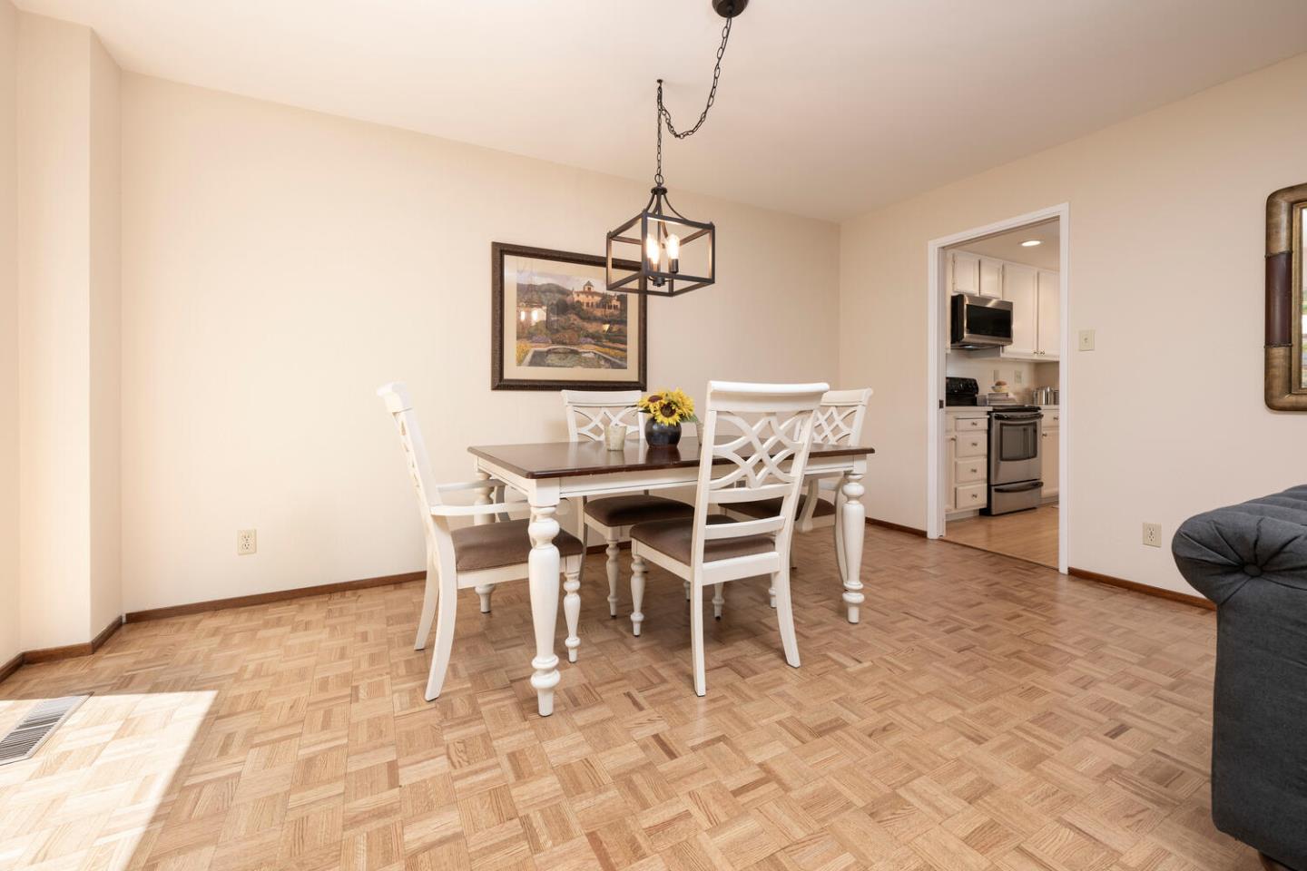Detail Gallery Image 7 of 26 For 11 Lyonridge Ln, San Mateo,  CA 94402 - 3 Beds | 2/1 Baths