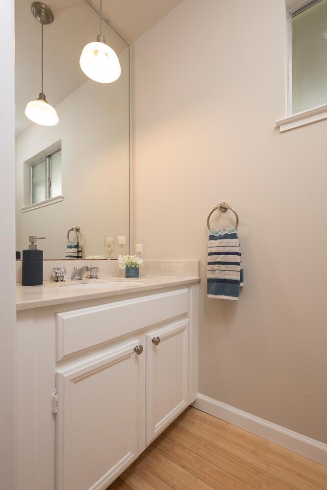 Detail Gallery Image 8 of 26 For 11 Lyonridge Ln, San Mateo,  CA 94402 - 3 Beds | 2/1 Baths