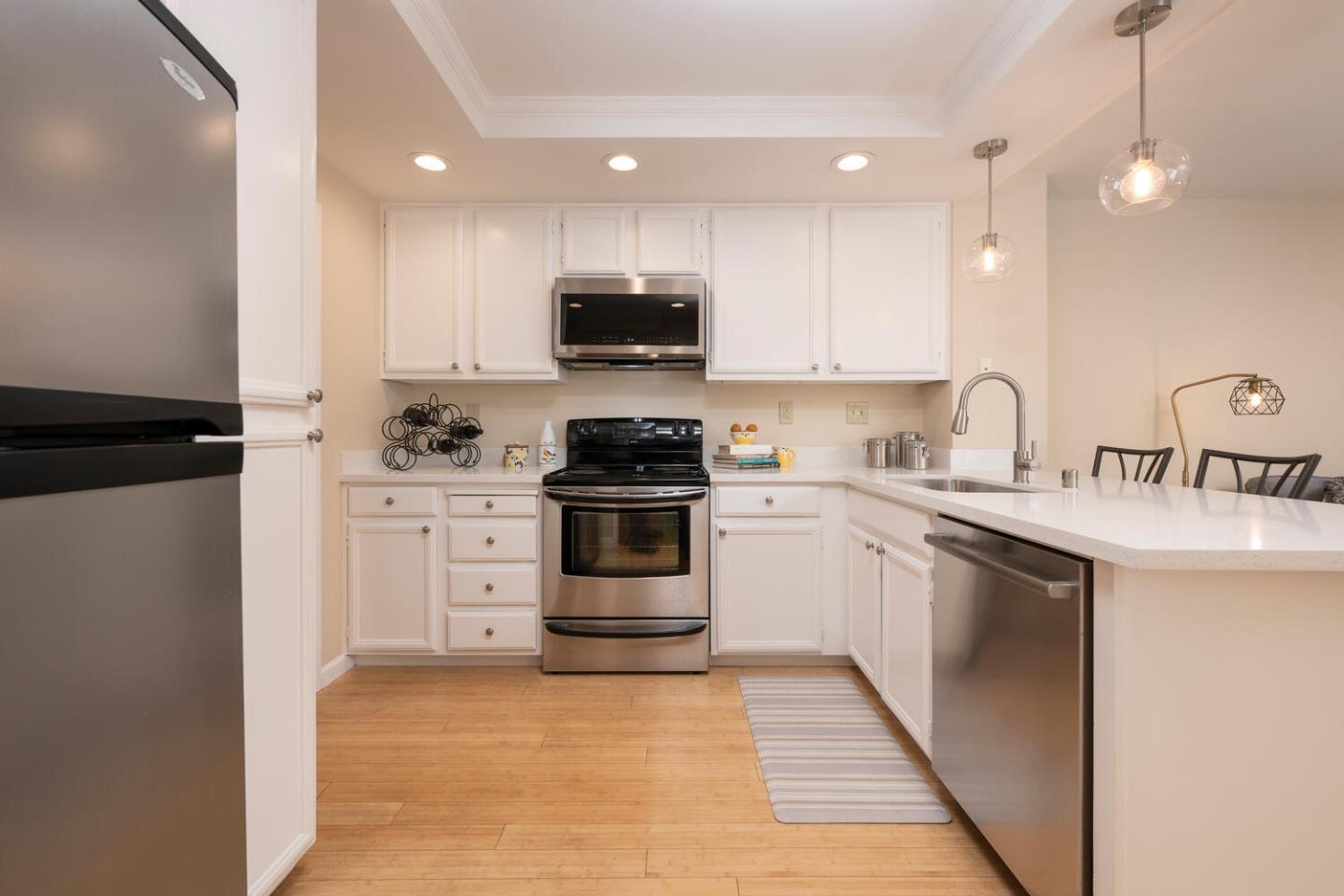 Detail Gallery Image 9 of 26 For 11 Lyonridge Ln, San Mateo,  CA 94402 - 3 Beds | 2/1 Baths