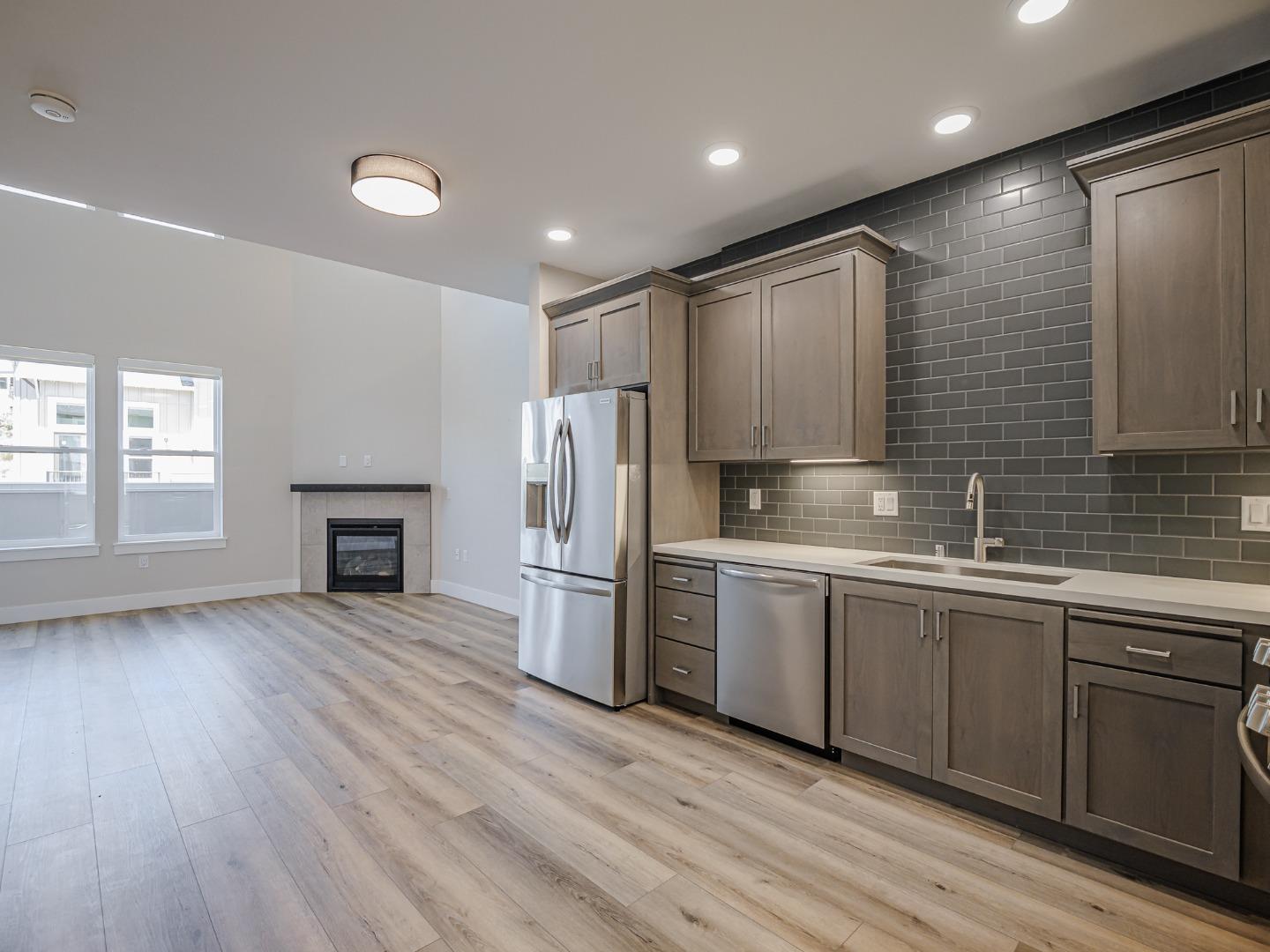 Detail Gallery Image 7 of 17 For 136 Aptos Village Way #3,  Aptos,  CA 95003 - 2 Beds | 2 Baths
