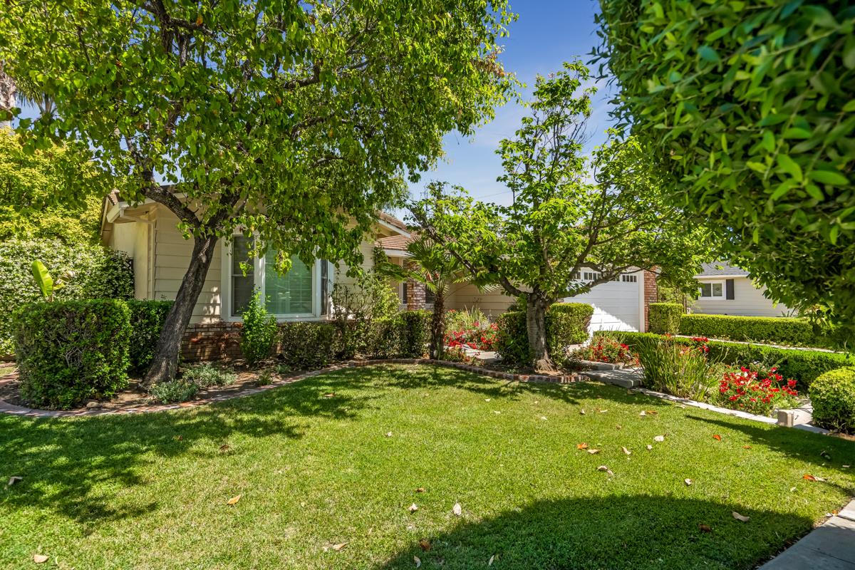 Detail Gallery Image 2 of 50 For 3910 Briarglen Dr, San Jose,  CA 95118 - 4 Beds | 2 Baths