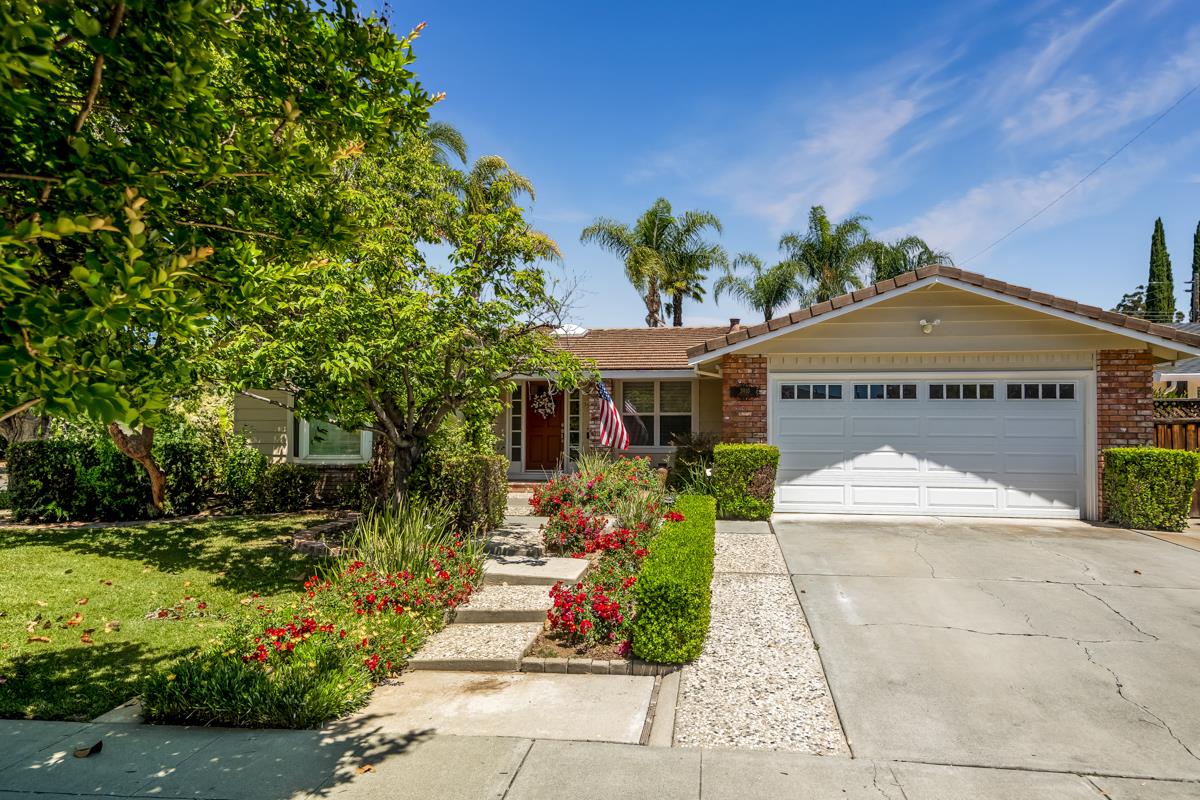 Detail Gallery Image 3 of 50 For 3910 Briarglen Dr, San Jose,  CA 95118 - 4 Beds | 2 Baths