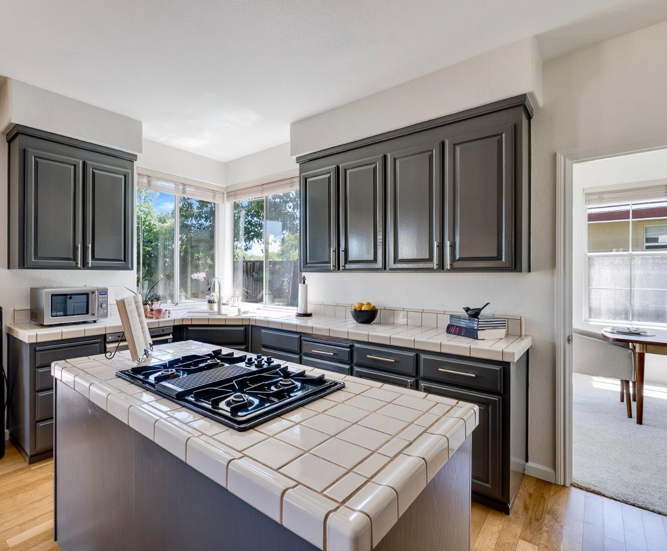 Detail Gallery Image 4 of 24 For 17691 Riverbend Rd, Salinas,  CA 93908 - 4 Beds | 3 Baths