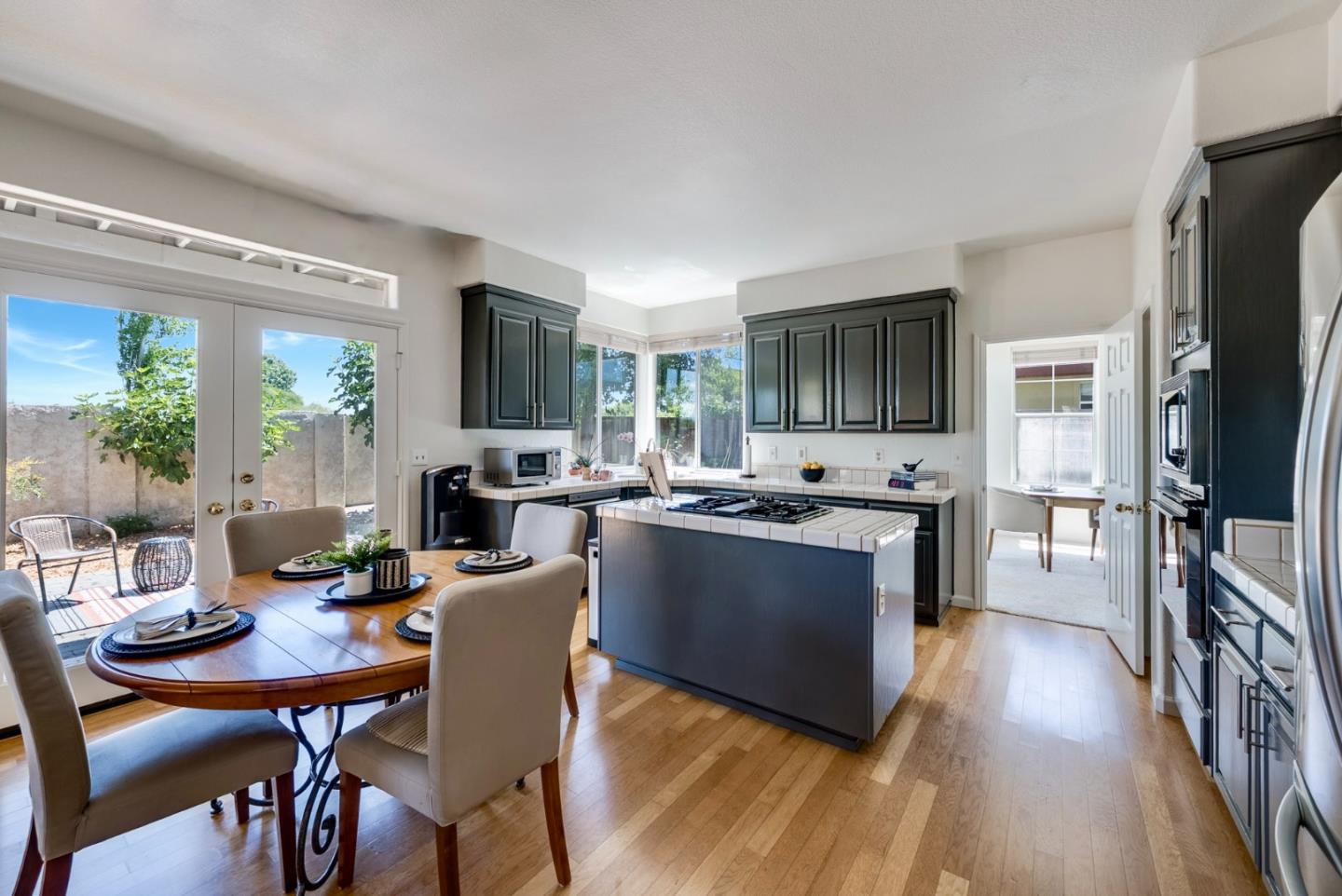 Detail Gallery Image 6 of 24 For 17691 Riverbend Rd, Salinas,  CA 93908 - 4 Beds | 3 Baths