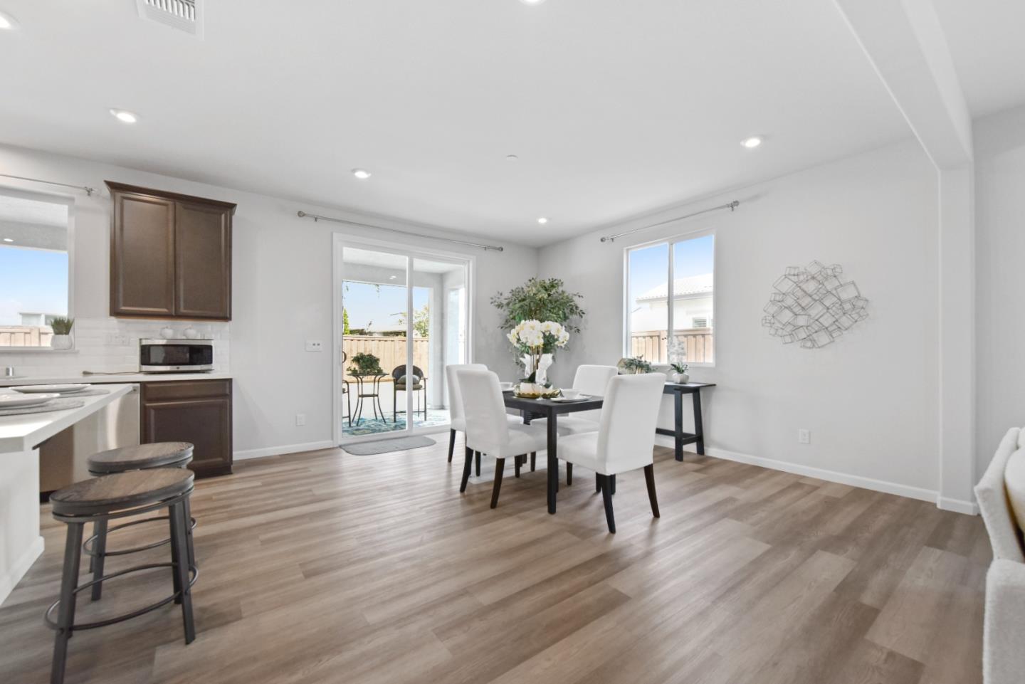 Detail Gallery Image 11 of 33 For 2033 Fowler Way, Woodland,  CA 95776 - 4 Beds | 3/1 Baths
