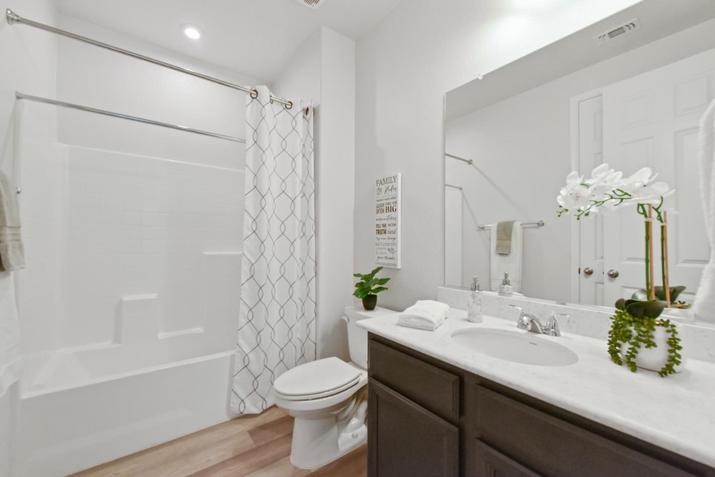 Detail Gallery Image 16 of 33 For 2033 Fowler Way, Woodland,  CA 95776 - 4 Beds | 3/1 Baths
