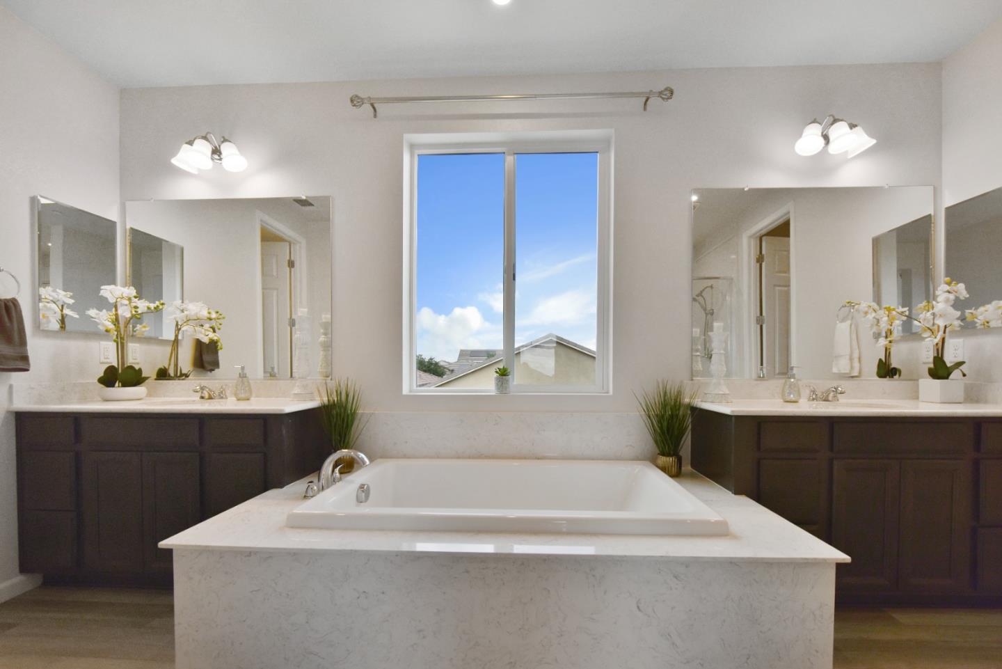 Detail Gallery Image 23 of 33 For 2033 Fowler Way, Woodland,  CA 95776 - 4 Beds | 3/1 Baths