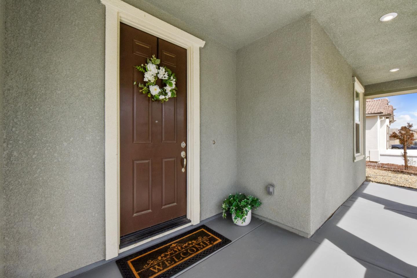 Detail Gallery Image 4 of 33 For 2033 Fowler Way, Woodland,  CA 95776 - 4 Beds | 3/1 Baths