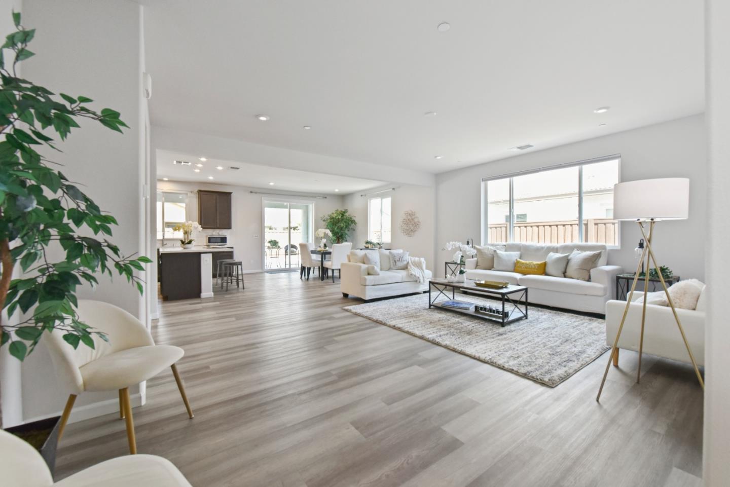 Detail Gallery Image 6 of 33 For 2033 Fowler Way, Woodland,  CA 95776 - 4 Beds | 3/1 Baths