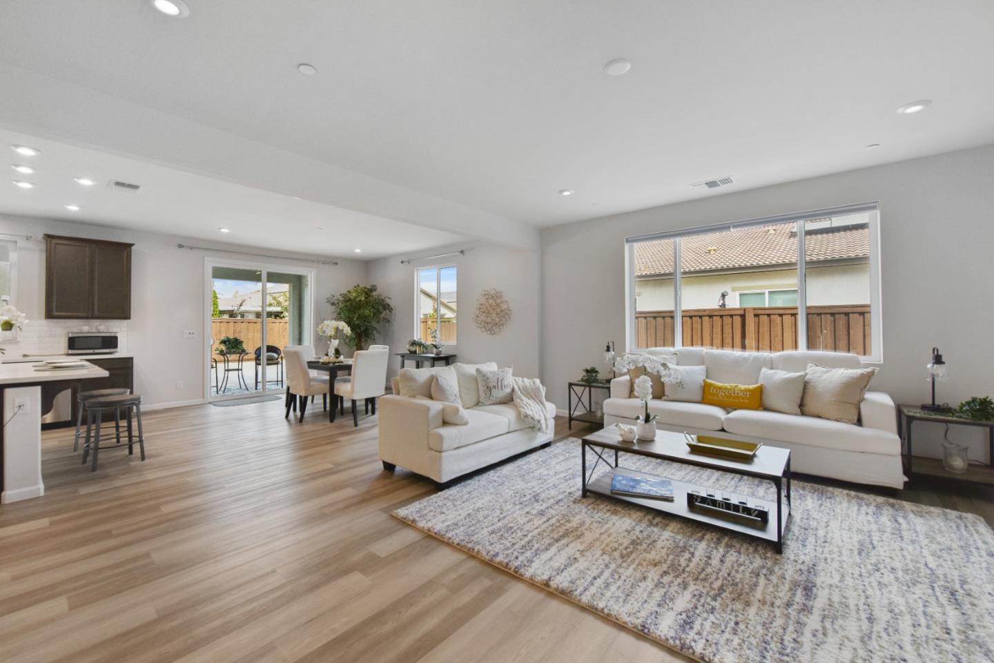Detail Gallery Image 7 of 33 For 2033 Fowler Way, Woodland,  CA 95776 - 4 Beds | 3/1 Baths