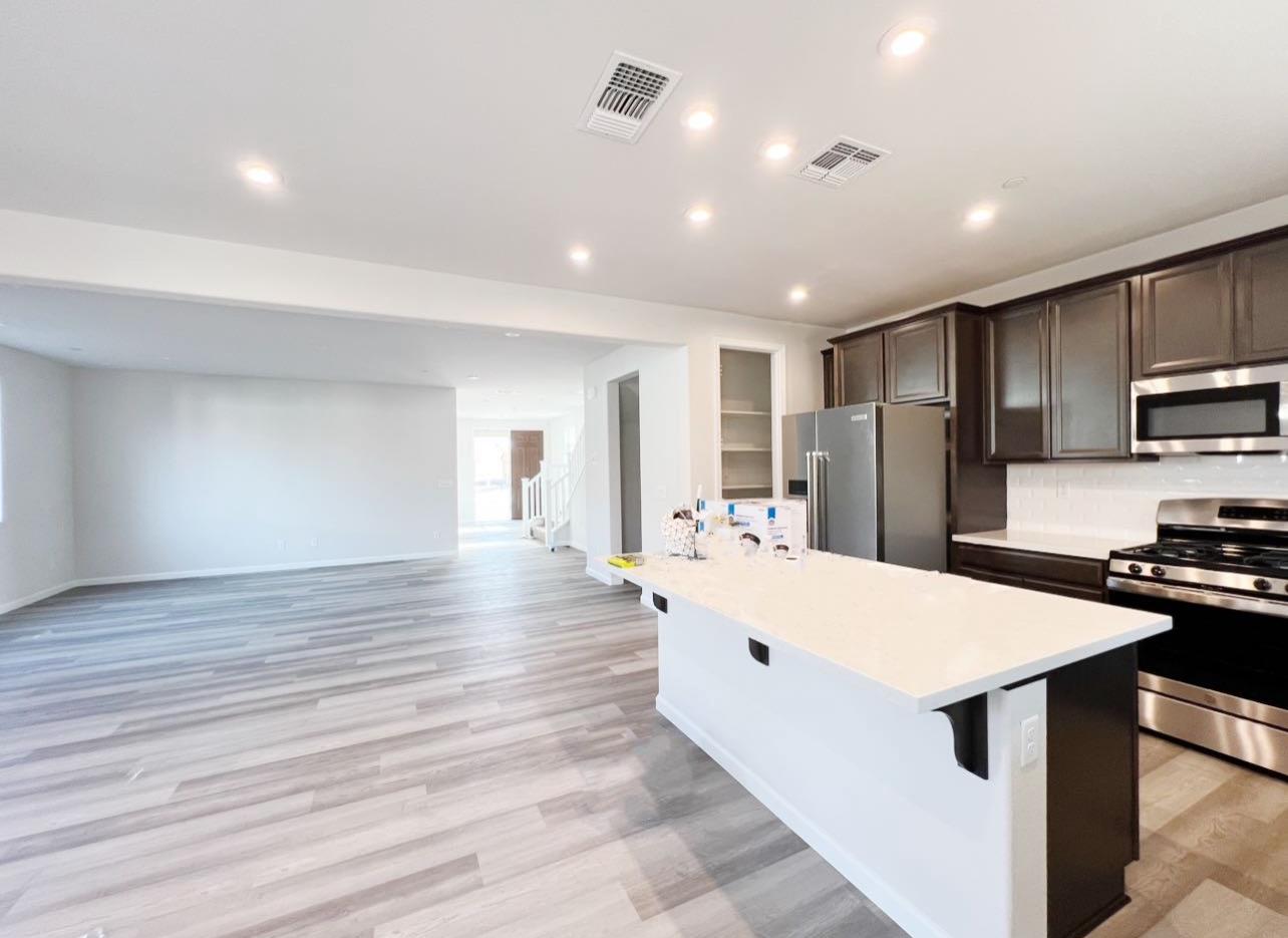 Detail Gallery Image 9 of 33 For 2033 Fowler Way, Woodland,  CA 95776 - 4 Beds | 3/1 Baths