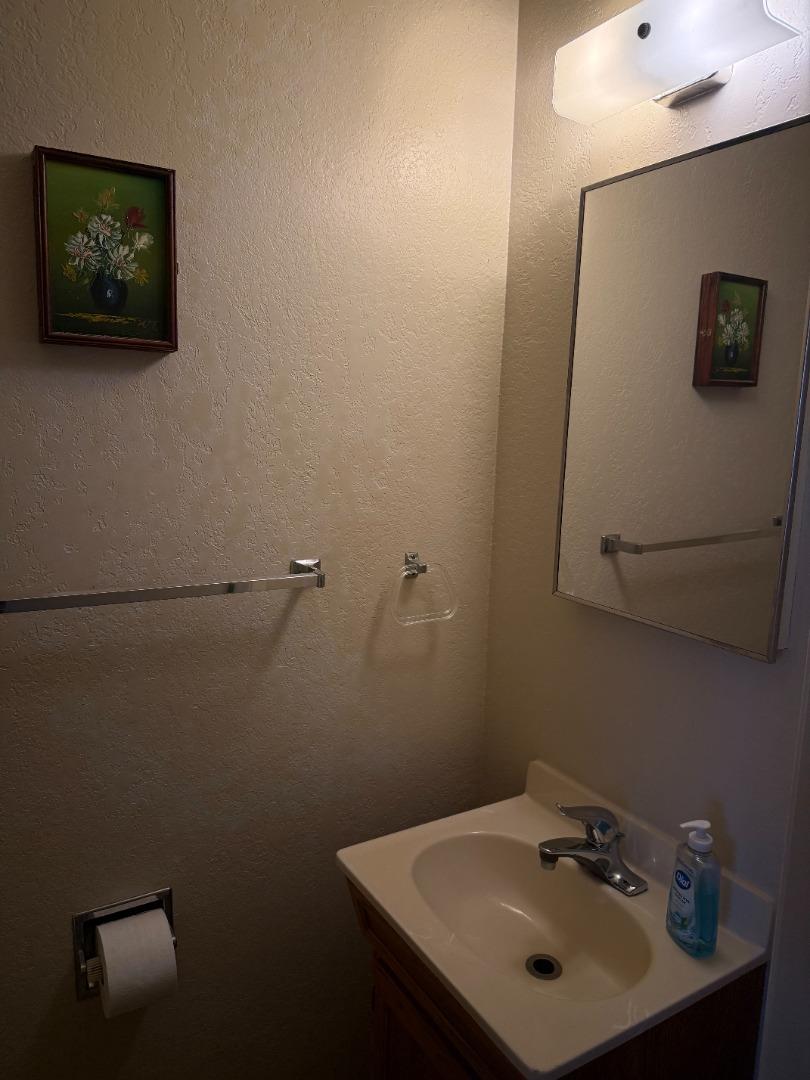 Detail Gallery Image 12 of 14 For 967 Hilby Ave #C,  Seaside,  CA 93955 - 2 Beds | 1/1 Baths