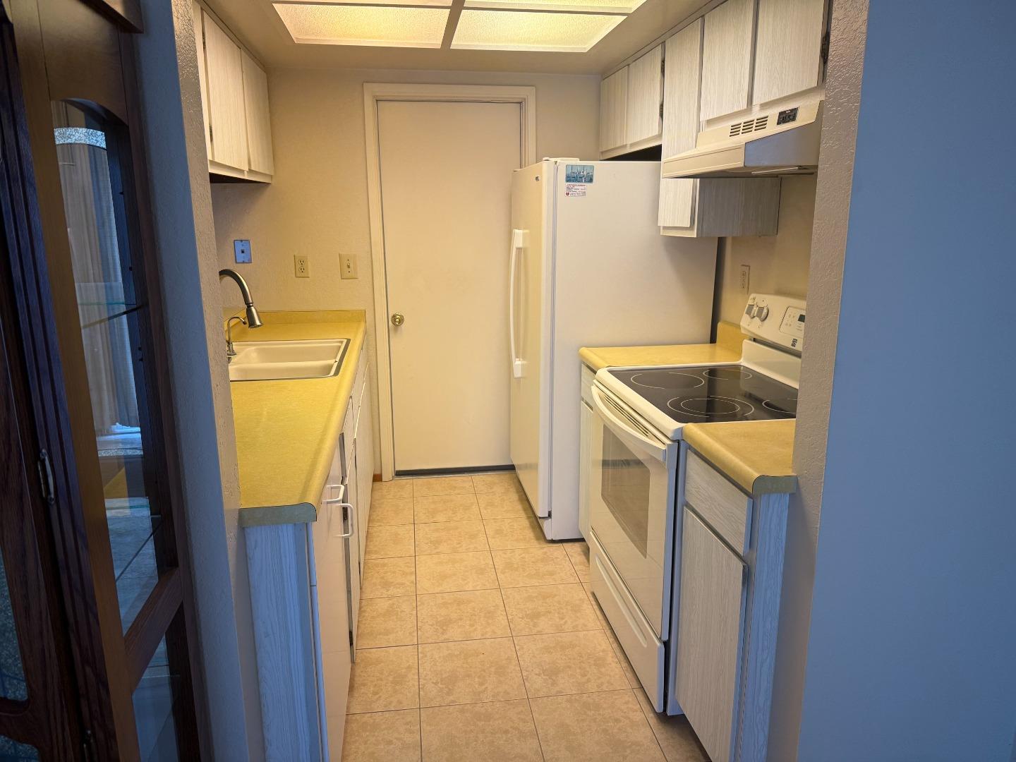 Detail Gallery Image 2 of 14 For 967 Hilby Ave #C,  Seaside,  CA 93955 - 2 Beds | 1/1 Baths