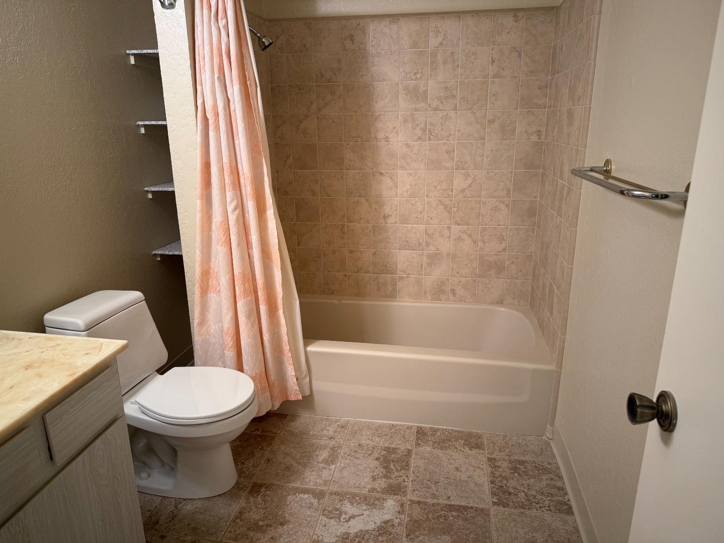 Detail Gallery Image 8 of 14 For 967 Hilby Ave #C,  Seaside,  CA 93955 - 2 Beds | 1/1 Baths