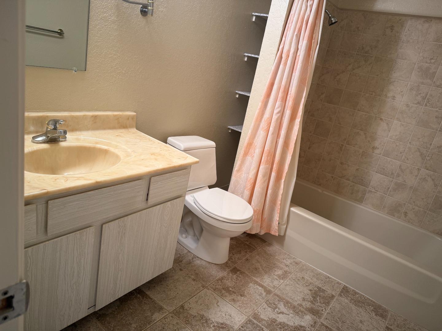 Detail Gallery Image 9 of 14 For 967 Hilby Ave #C,  Seaside,  CA 93955 - 2 Beds | 1/1 Baths