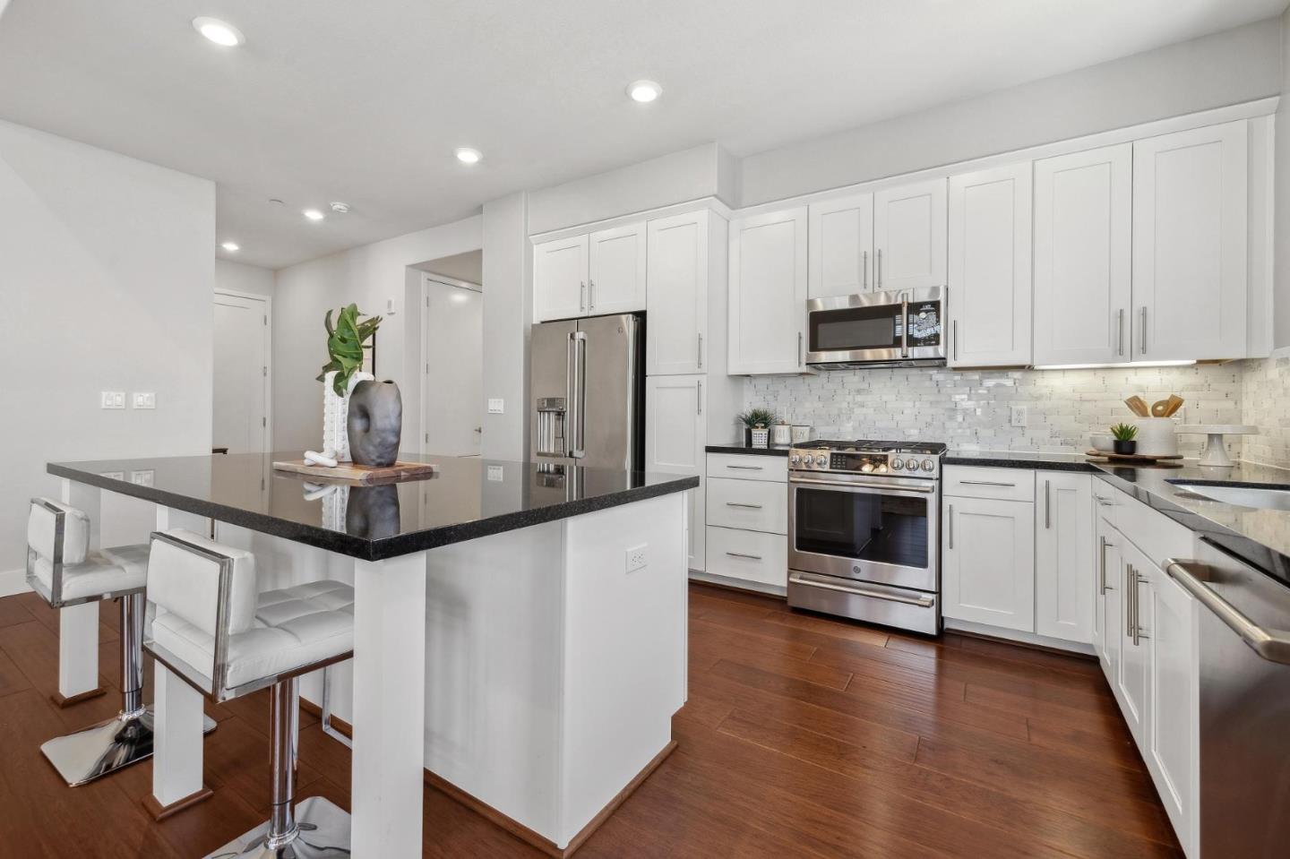 Detail Gallery Image 7 of 44 For 1028 Foster Square Ln #404,  Foster City,  CA 94404 - 3 Beds | 2 Baths