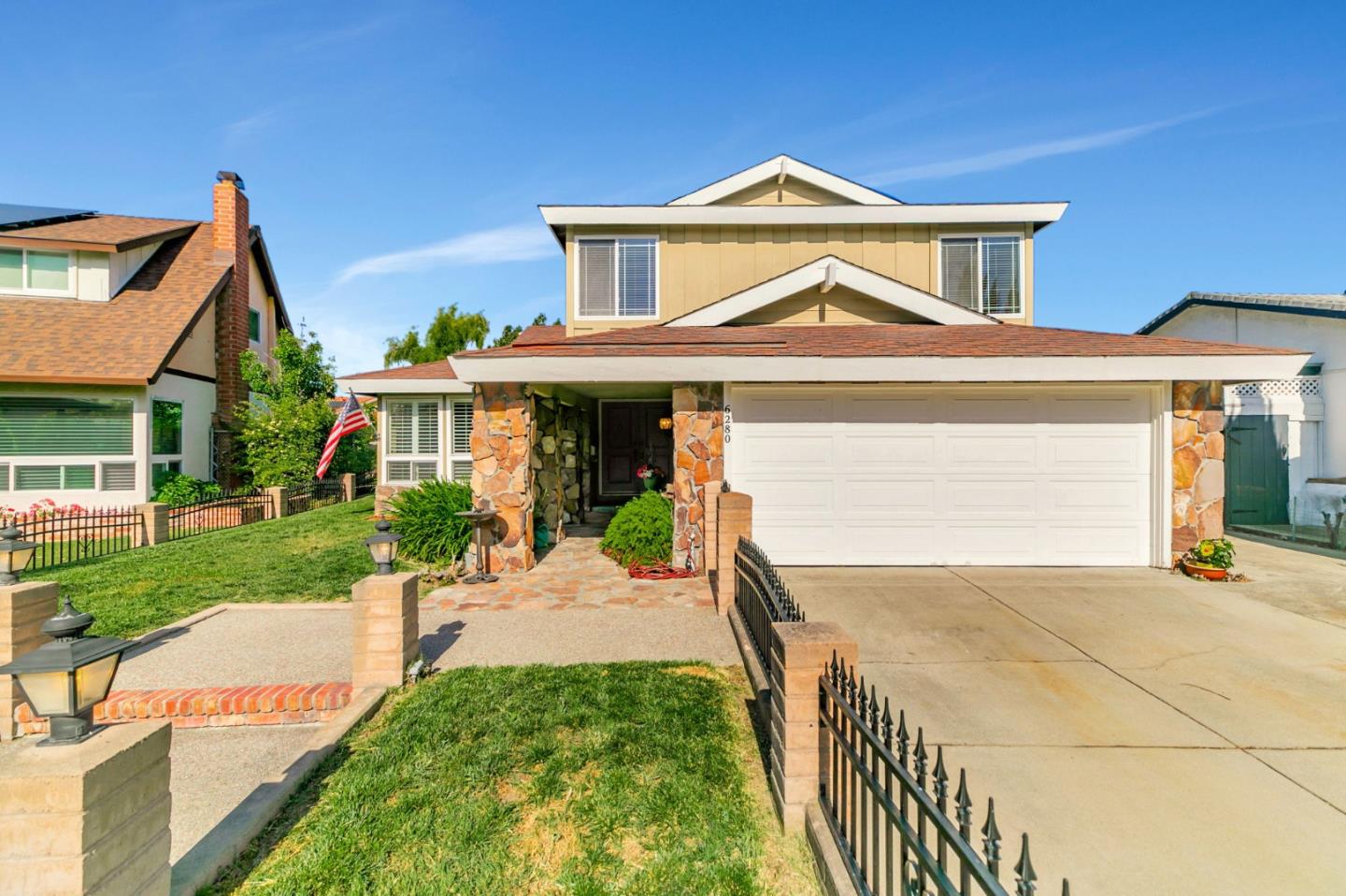 Detail Gallery Image 5 of 53 For 6280 Mountford Dr, San Jose,  CA 95123 - 4 Beds | 2/1 Baths