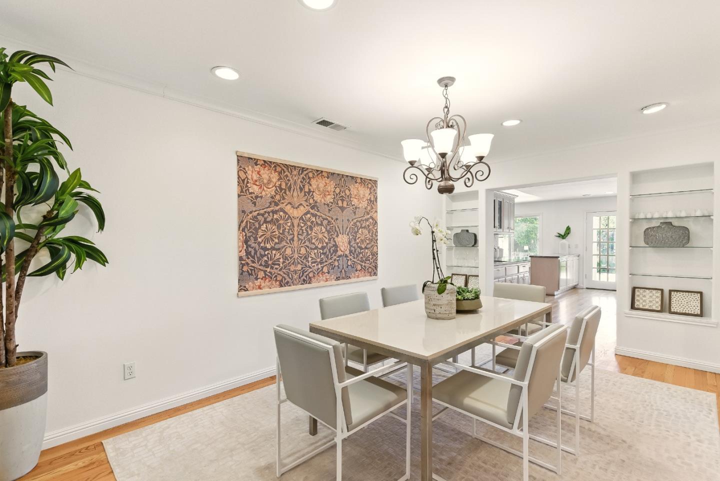 Detail Gallery Image 11 of 55 For 41 Regent Pl, Palo Alto,  CA 94301 - 5 Beds | 3 Baths