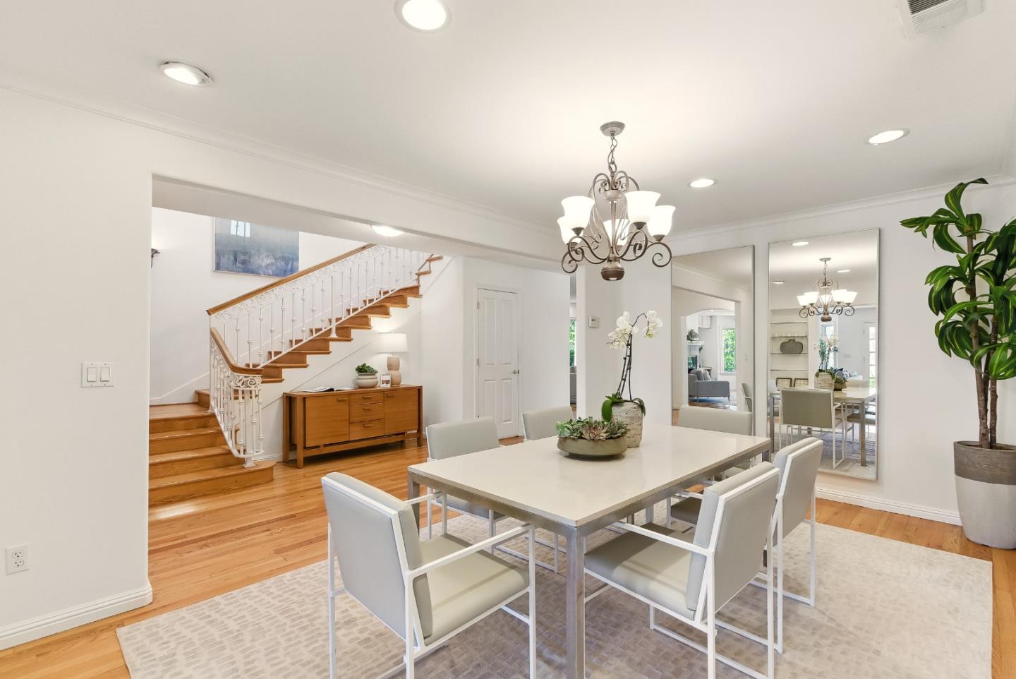 Detail Gallery Image 12 of 55 For 41 Regent Pl, Palo Alto,  CA 94301 - 5 Beds | 3 Baths