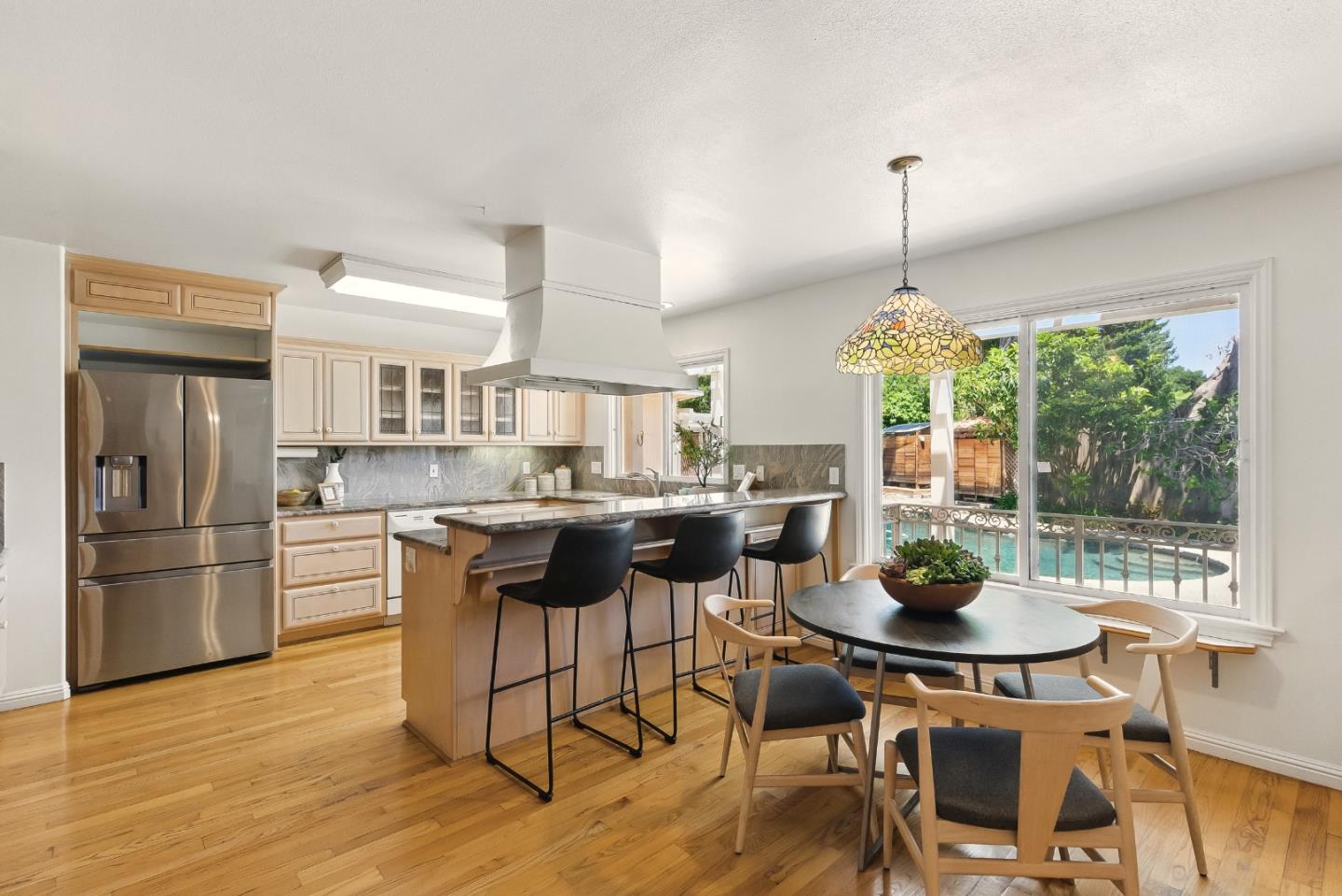 Detail Gallery Image 18 of 55 For 41 Regent Pl, Palo Alto,  CA 94301 - 5 Beds | 3 Baths