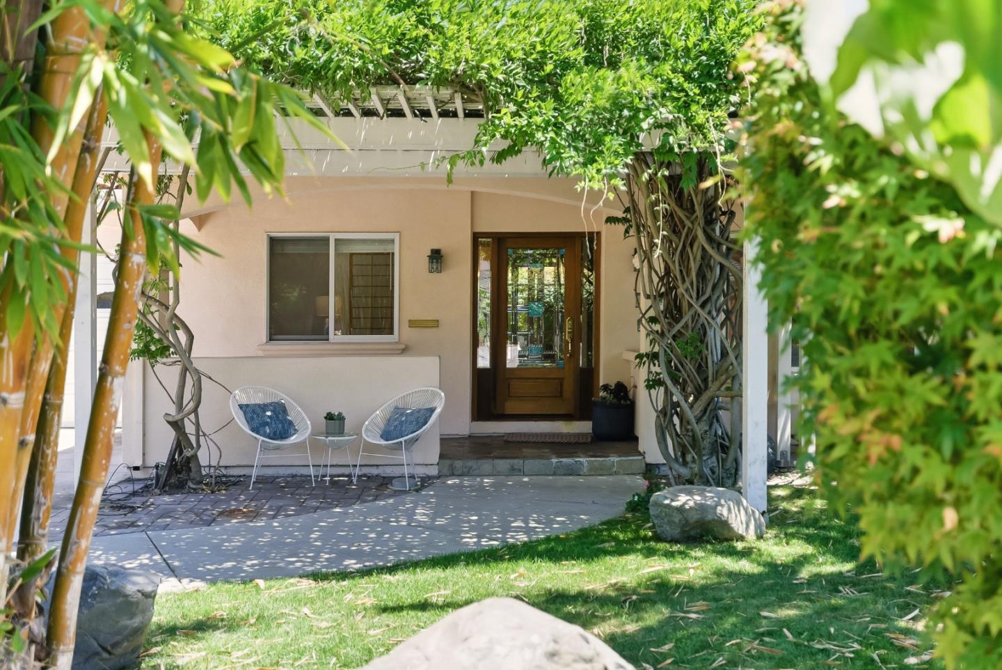 Detail Gallery Image 2 of 55 For 41 Regent Pl, Palo Alto,  CA 94301 - 5 Beds | 3 Baths