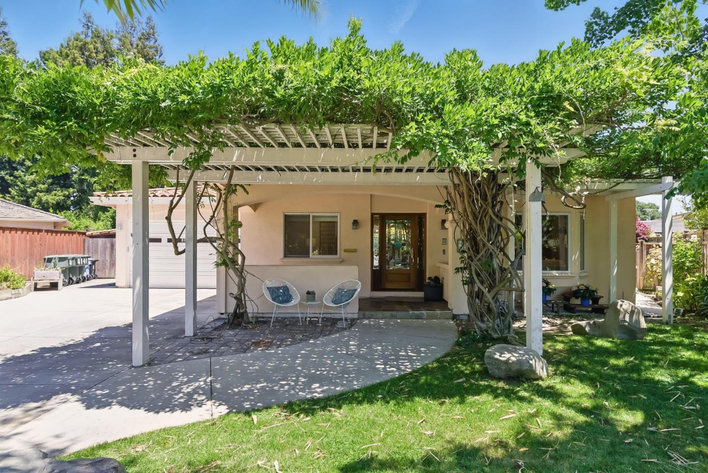 Detail Gallery Image 3 of 55 For 41 Regent Pl, Palo Alto,  CA 94301 - 5 Beds | 3 Baths
