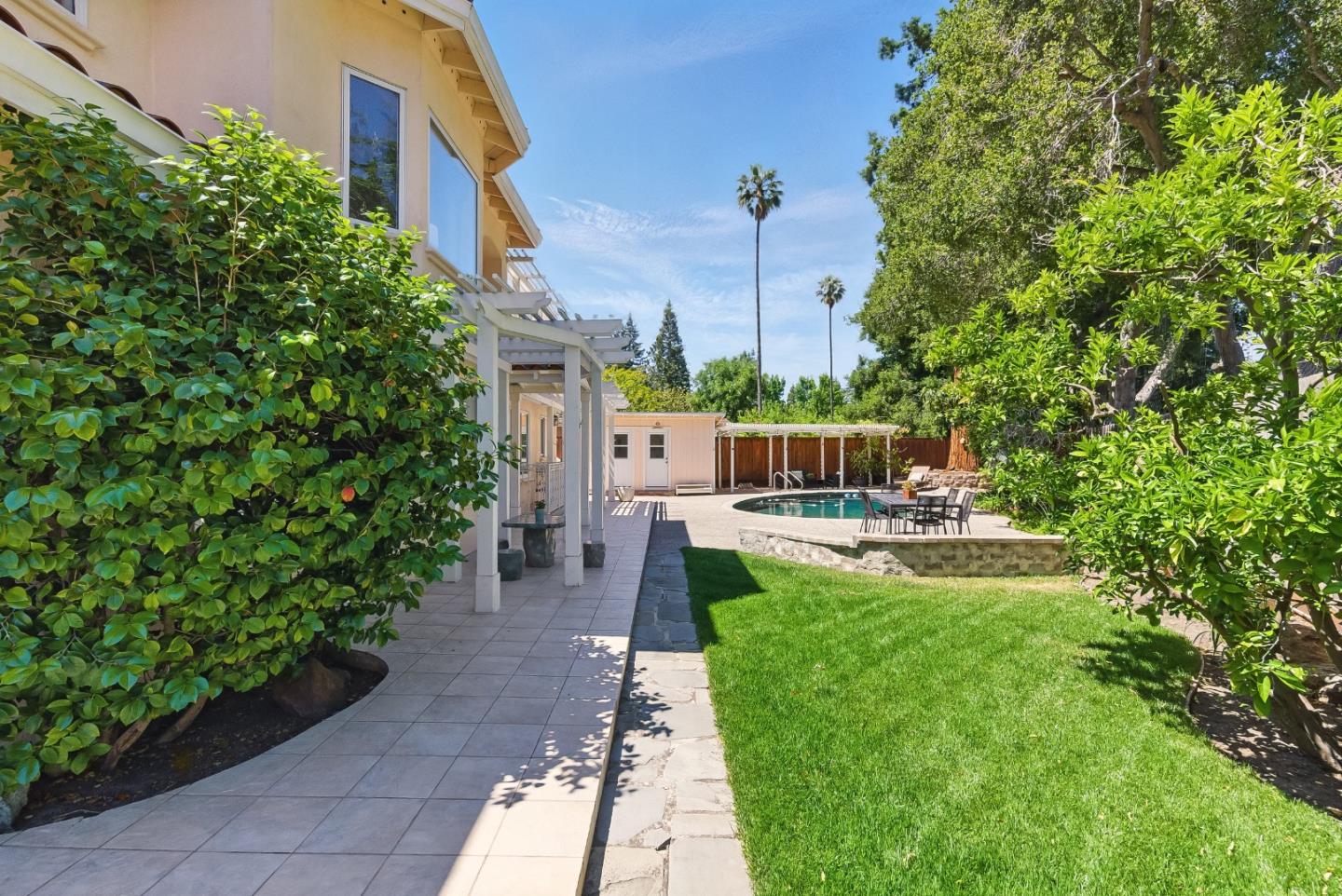 Detail Gallery Image 49 of 55 For 41 Regent Pl, Palo Alto,  CA 94301 - 5 Beds | 3 Baths