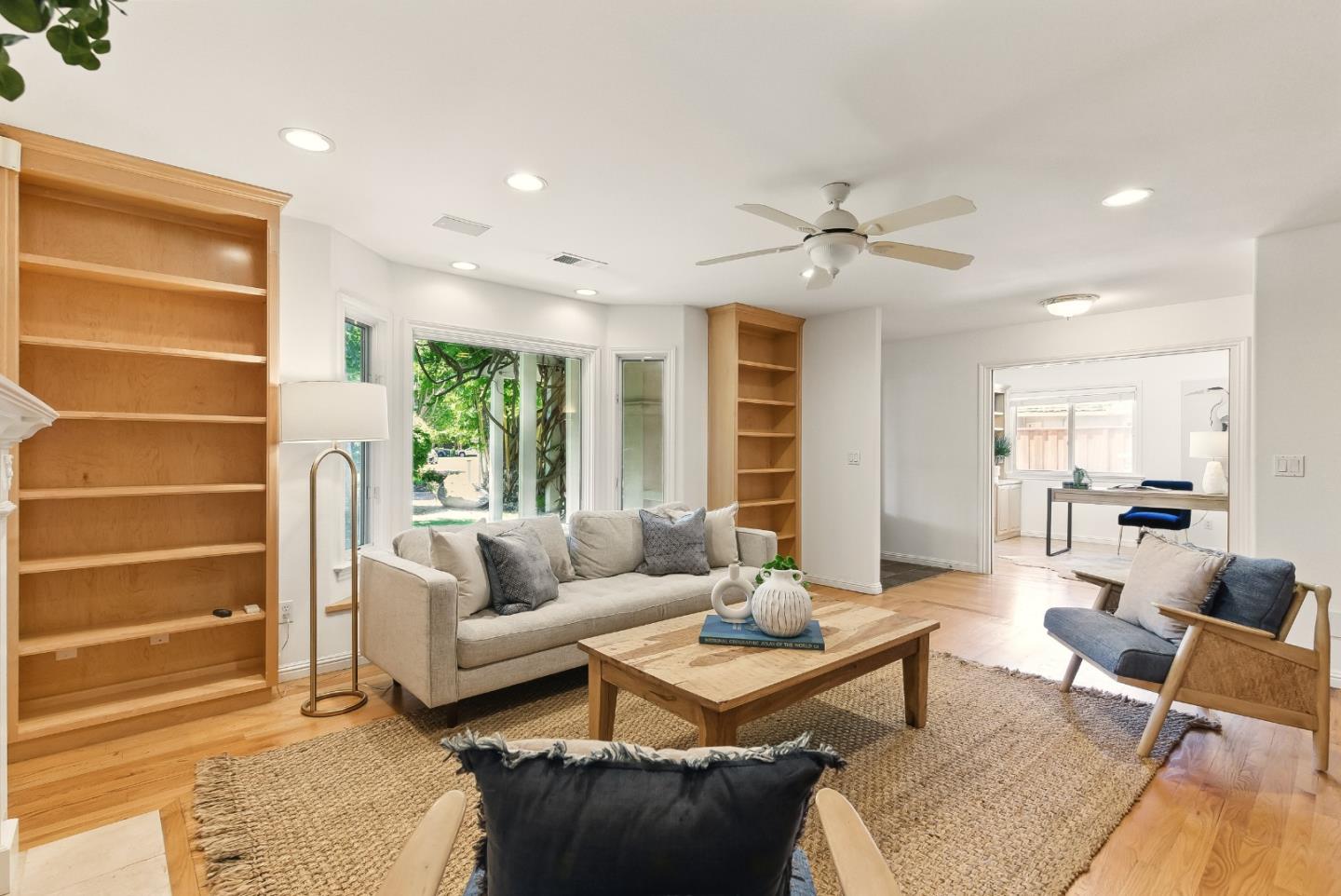 Detail Gallery Image 7 of 55 For 41 Regent Pl, Palo Alto,  CA 94301 - 5 Beds | 3 Baths