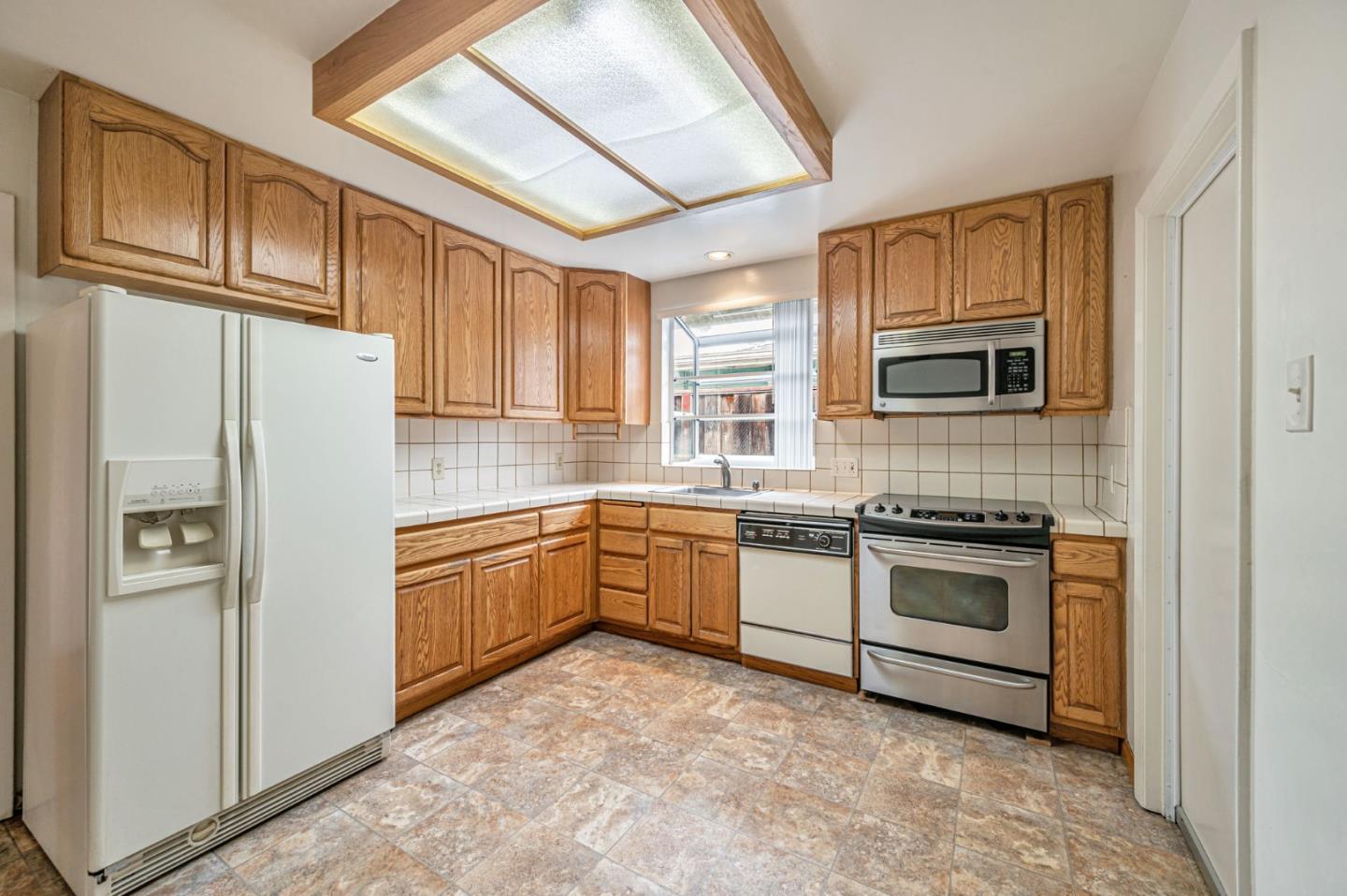 Detail Gallery Image 8 of 32 For 153 San Felipe Ave, South San Francisco,  CA 94080 - 3 Beds | 2 Baths