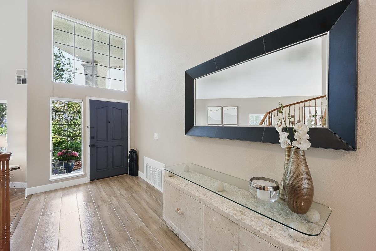 Detail Gallery Image 13 of 109 For 3239 Pinot Blanc Way, San Jose,  CA 95135 - 5 Beds | 3 Baths