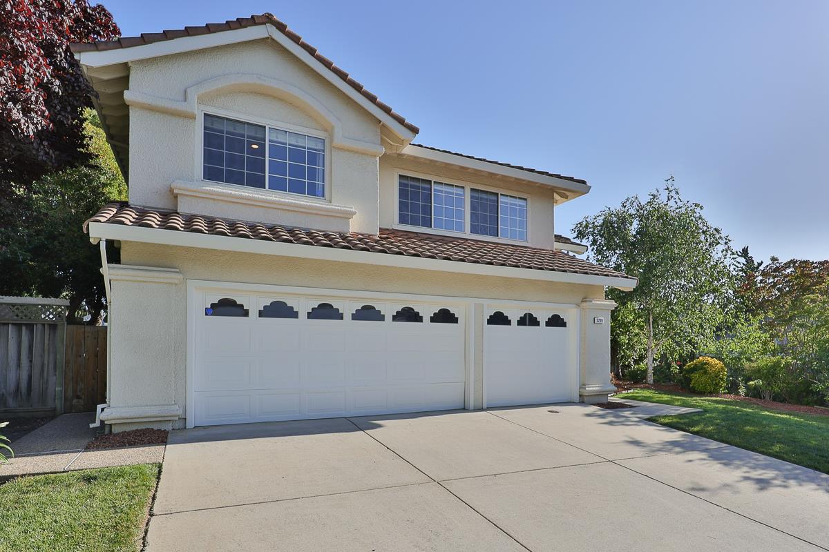Detail Gallery Image 2 of 109 For 3239 Pinot Blanc Way, San Jose,  CA 95135 - 5 Beds | 3 Baths