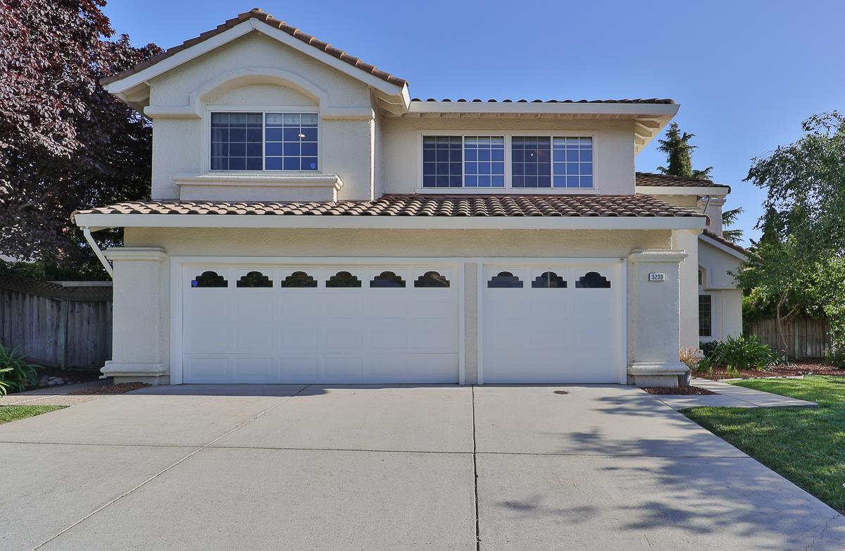 Detail Gallery Image 3 of 109 For 3239 Pinot Blanc Way, San Jose,  CA 95135 - 5 Beds | 3 Baths