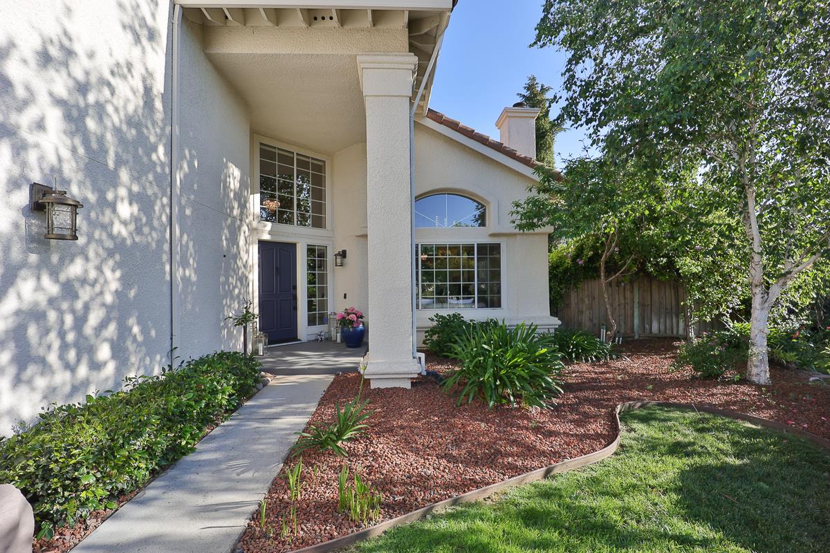 Detail Gallery Image 4 of 109 For 3239 Pinot Blanc Way, San Jose,  CA 95135 - 5 Beds | 3 Baths