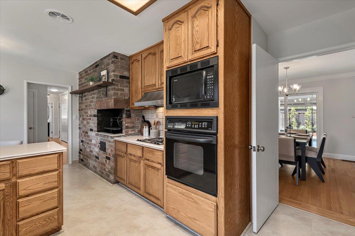 Detail Gallery Image 11 of 27 For 1480 Oakhurst Ave, Los Altos,  CA 94024 - 3 Beds | 2 Baths