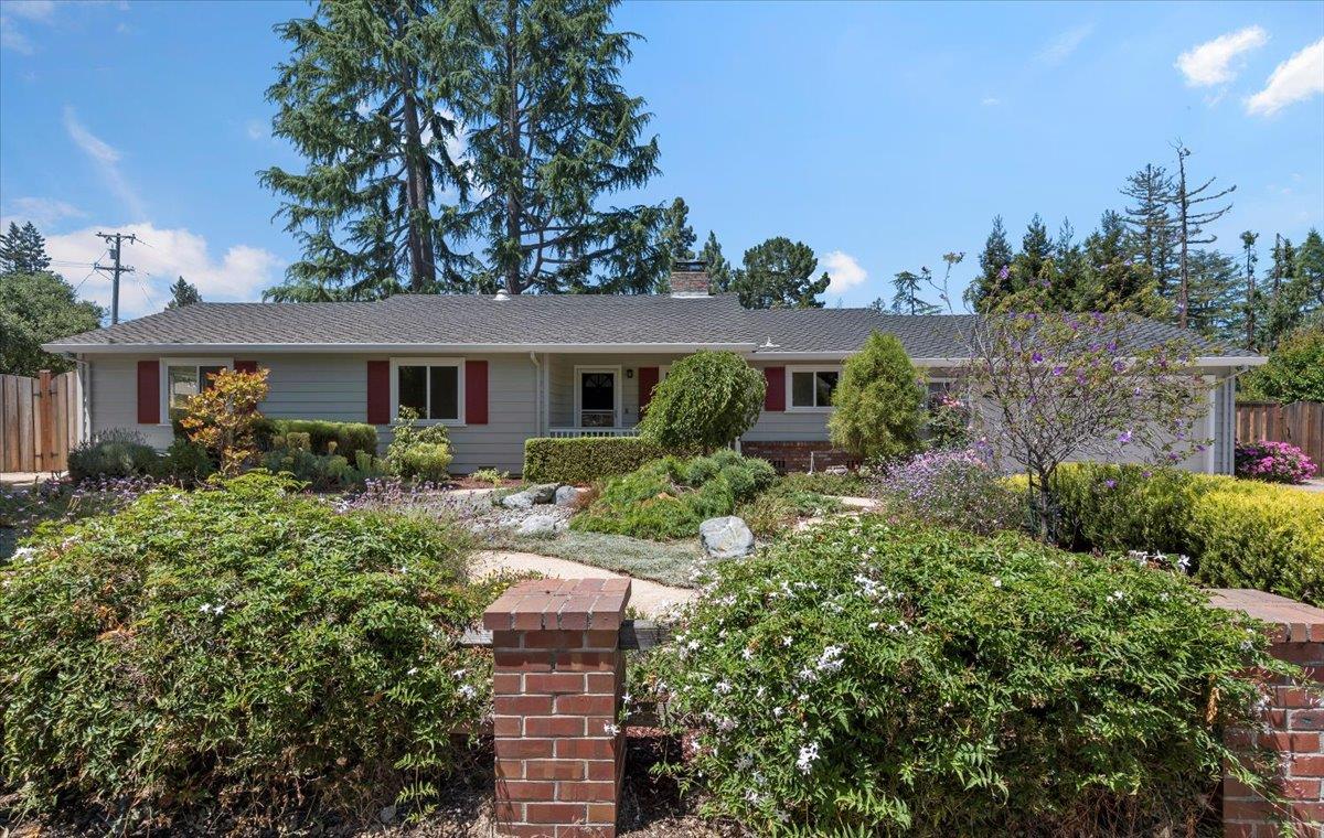 Detail Gallery Image 2 of 27 For 1480 Oakhurst Ave, Los Altos,  CA 94024 - 3 Beds | 2 Baths