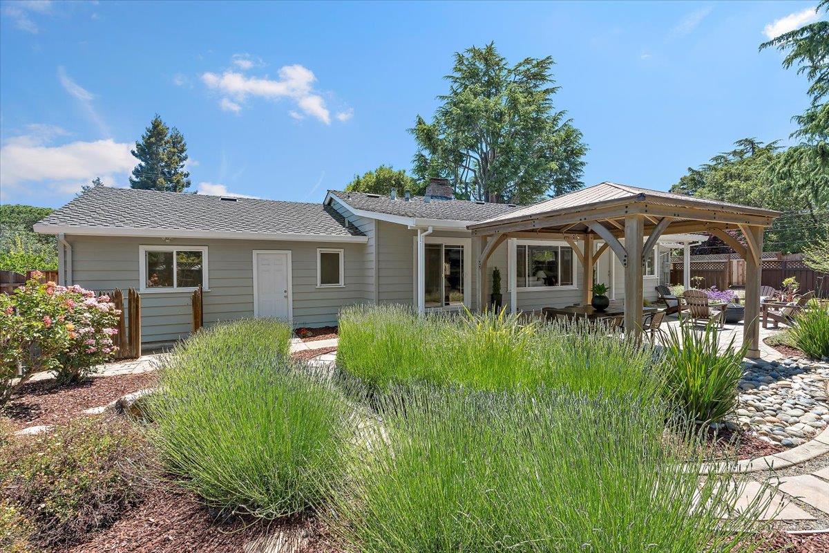 Detail Gallery Image 21 of 27 For 1480 Oakhurst Ave, Los Altos,  CA 94024 - 3 Beds | 2 Baths
