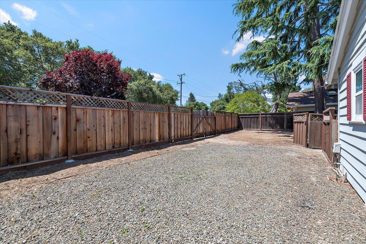 Detail Gallery Image 26 of 27 For 1480 Oakhurst Ave, Los Altos,  CA 94024 - 3 Beds | 2 Baths