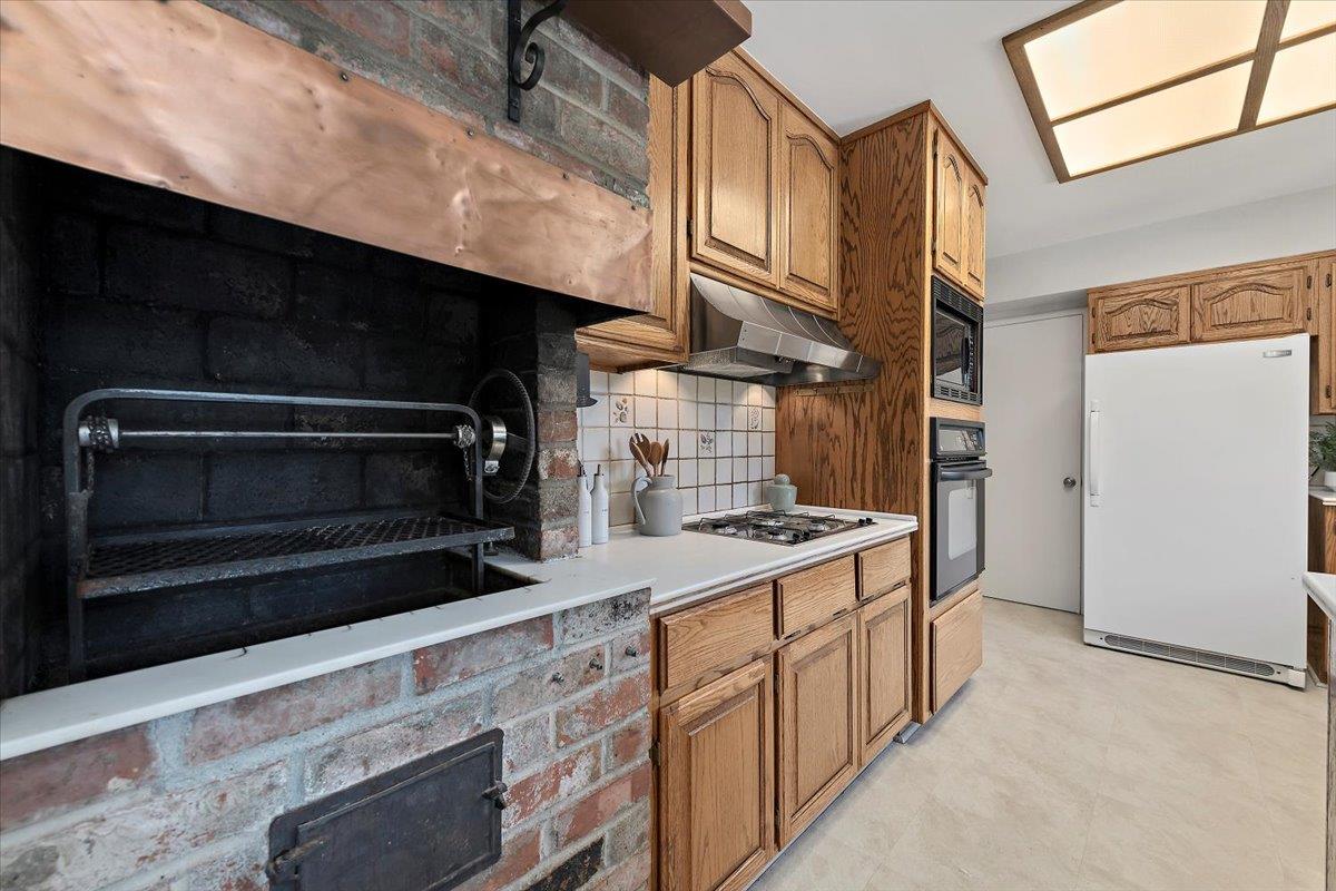 Detail Gallery Image 9 of 27 For 1480 Oakhurst Ave, Los Altos,  CA 94024 - 3 Beds | 2 Baths