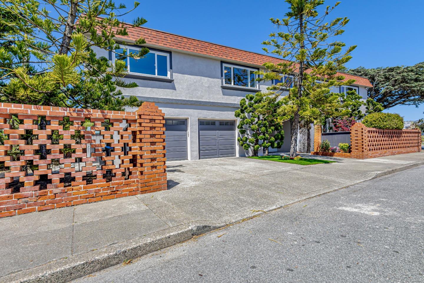 Detail Gallery Image 2 of 51 For 2310 Wawona St, San Francisco,  CA 94116 - 4 Beds | 3 Baths