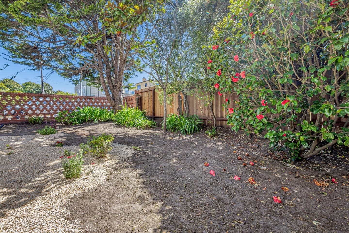 Detail Gallery Image 3 of 51 For 2310 Wawona St, San Francisco,  CA 94116 - 4 Beds | 3 Baths