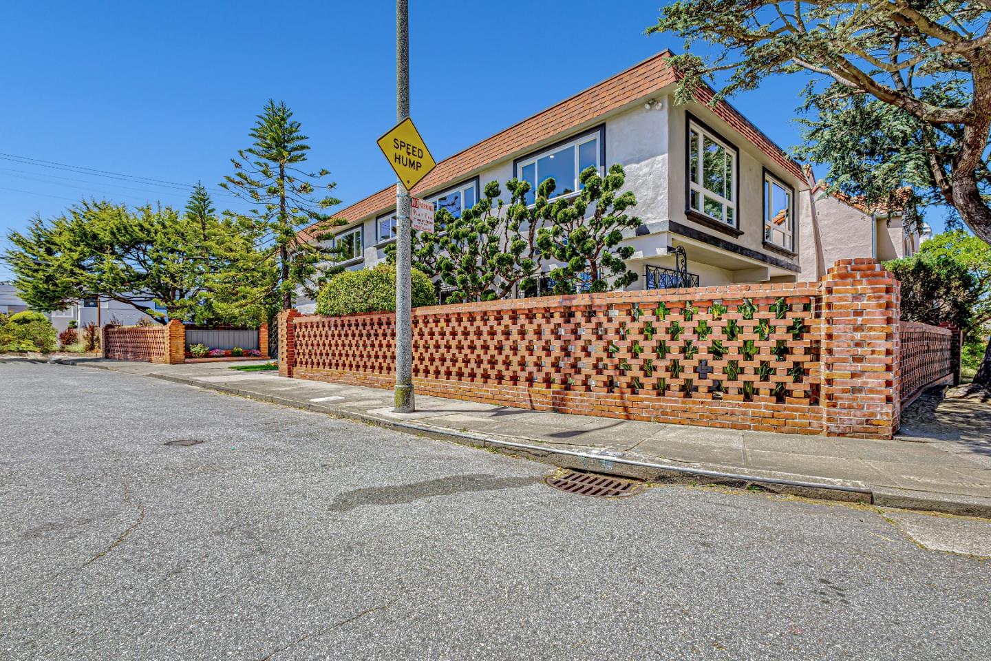 Detail Gallery Image 9 of 51 For 2310 Wawona St, San Francisco,  CA 94116 - 4 Beds | 3 Baths
