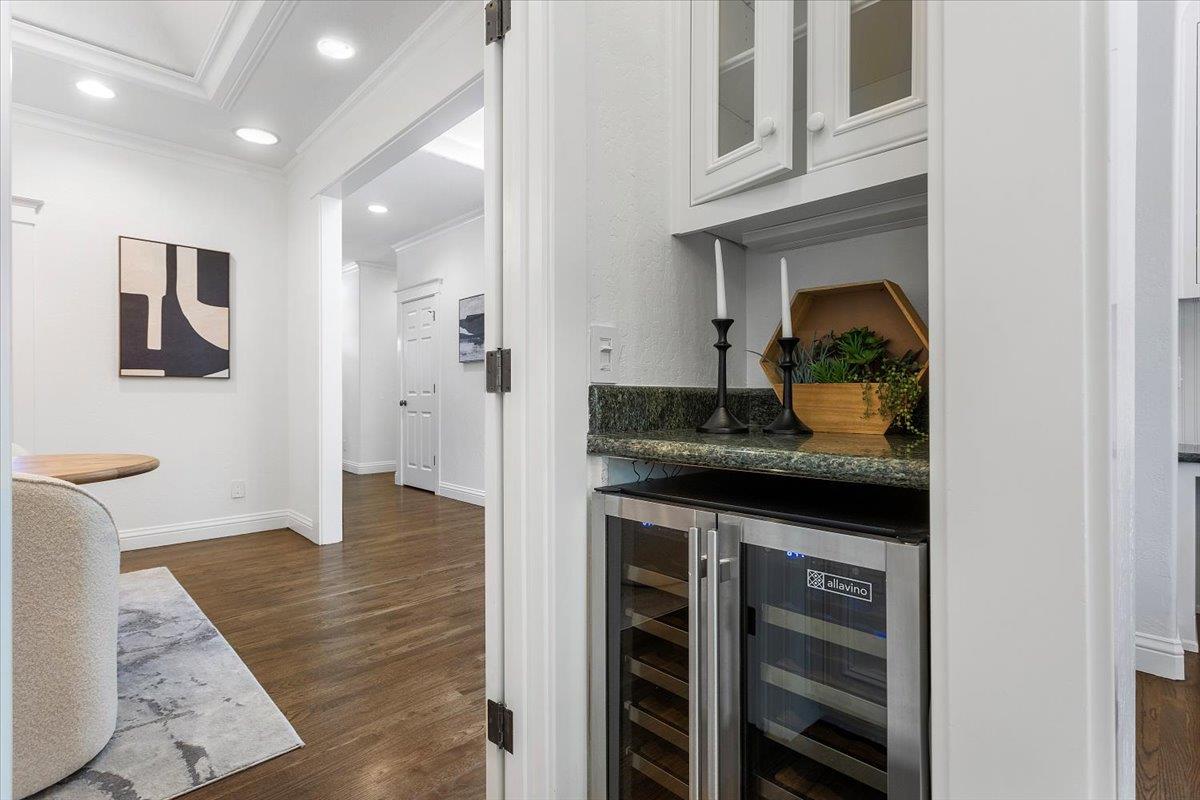 Detail Gallery Image 13 of 77 For 530 Arboleda Dr, Los Altos,  CA 94024 - 5 Beds | 3/1 Baths