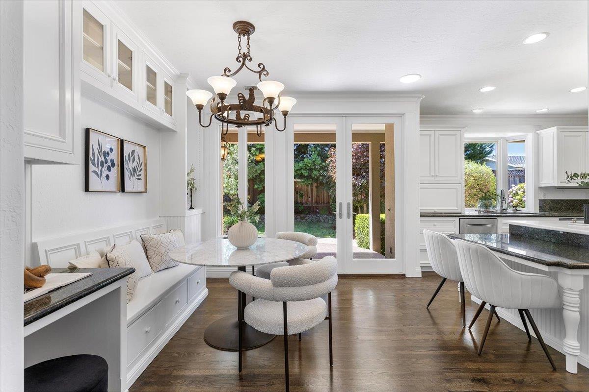 Detail Gallery Image 14 of 77 For 530 Arboleda Dr, Los Altos,  CA 94024 - 5 Beds | 3/1 Baths