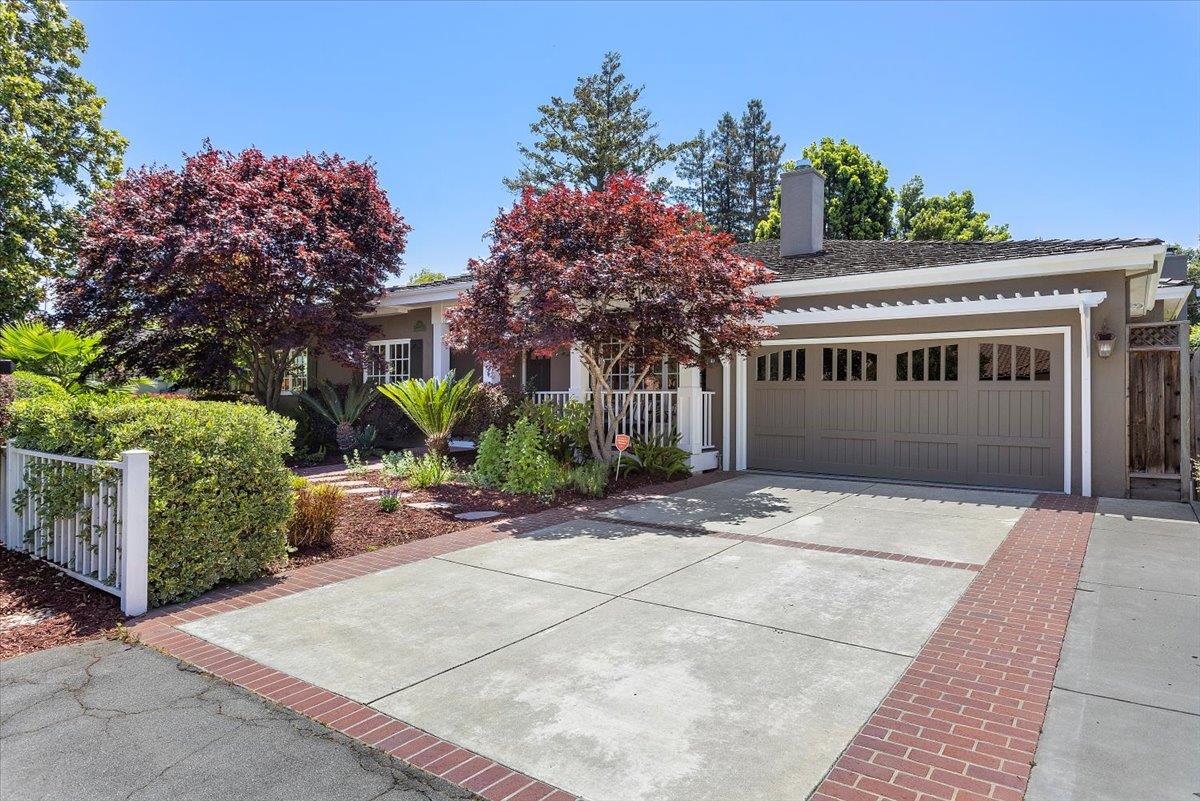Detail Gallery Image 2 of 77 For 530 Arboleda Dr, Los Altos,  CA 94024 - 5 Beds | 3/1 Baths