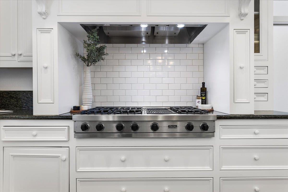 Detail Gallery Image 20 of 77 For 530 Arboleda Dr, Los Altos,  CA 94024 - 5 Beds | 3/1 Baths