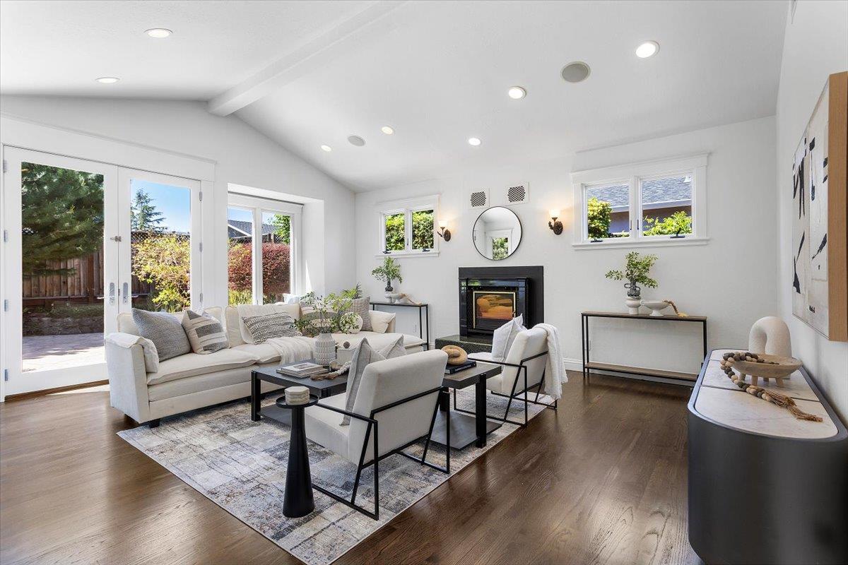 Detail Gallery Image 23 of 77 For 530 Arboleda Dr, Los Altos,  CA 94024 - 5 Beds | 3/1 Baths